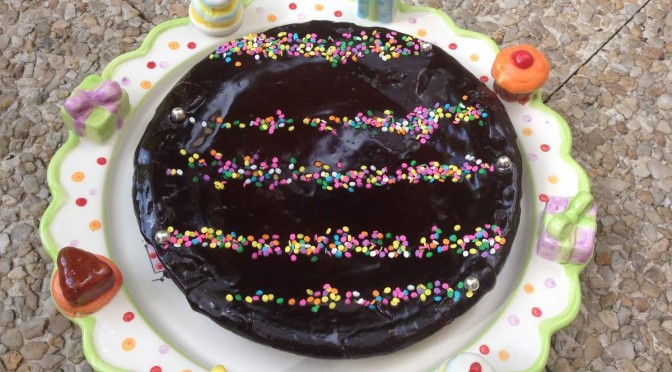 Gateau Au Chocolat Et Son Glacage Chocolat Effet Miroir Les Gourmandises De Nemo