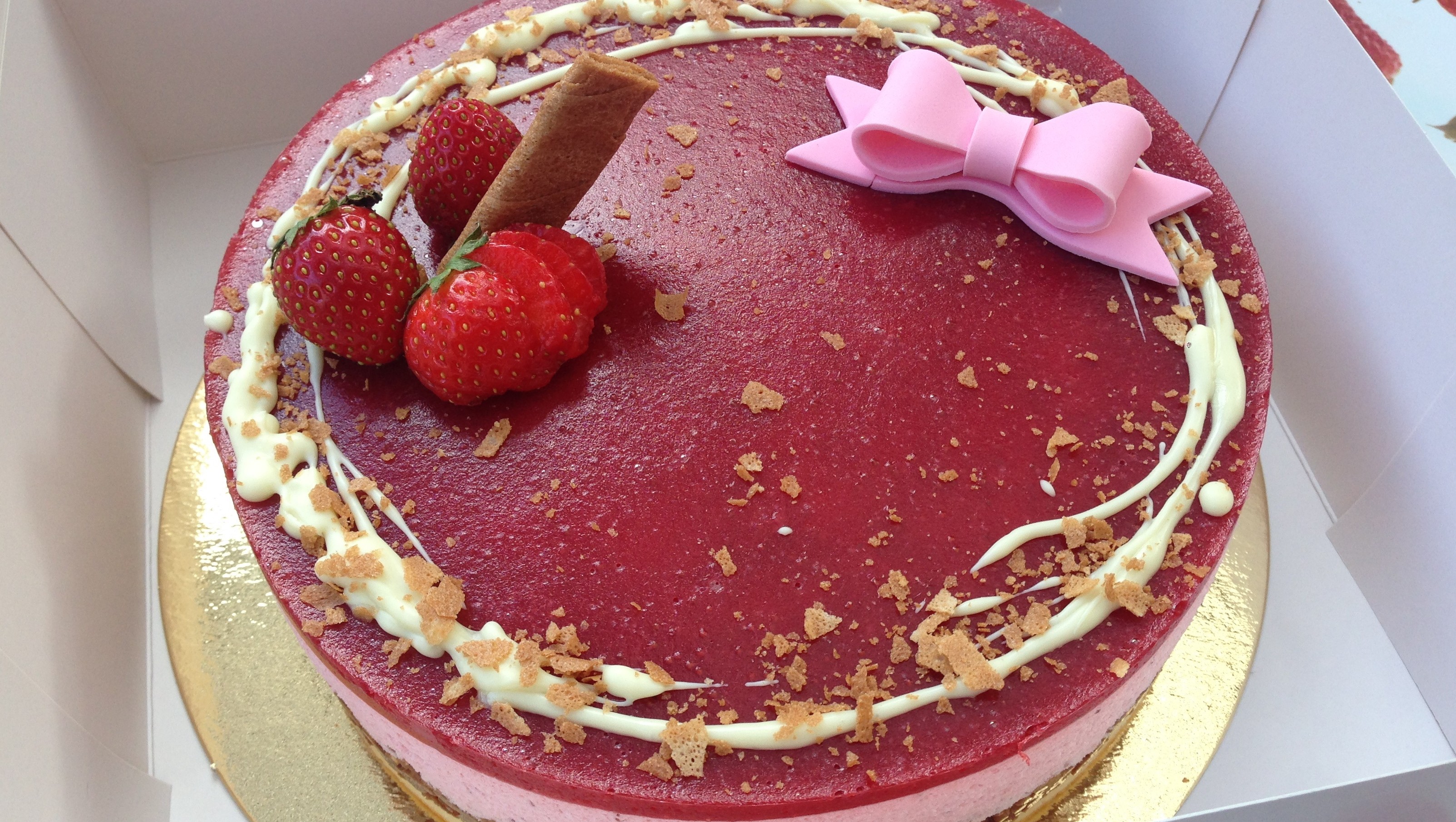 Entremet Fraise Craquant Praline Les Gourmandises De Nemo