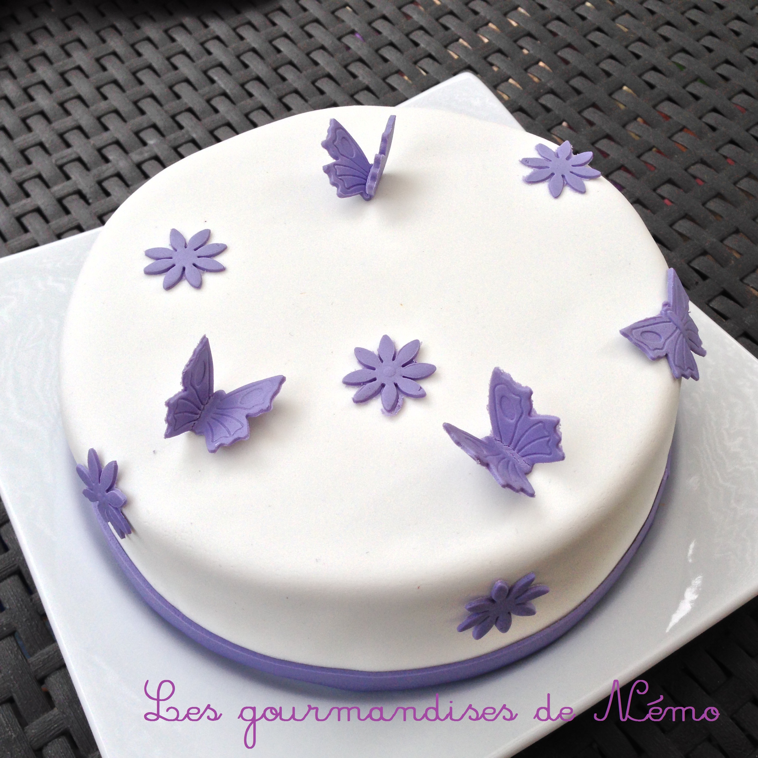 Gateau Simple En Pate A Sucre Vanille Et Curd Framboise Les Gourmandises De Nemo