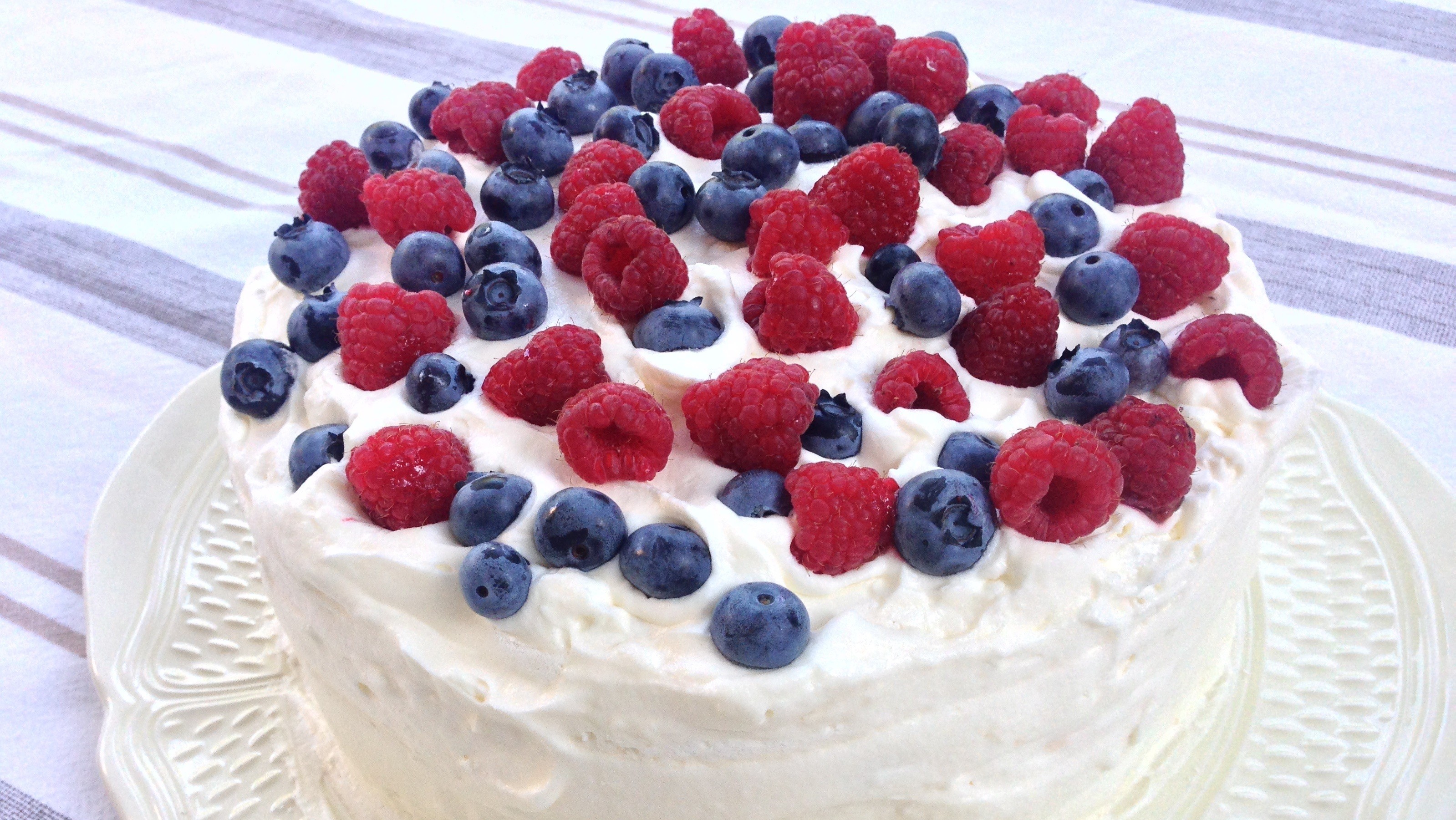 Pavlova A Etages Les Gourmandises De Nemo Pavlova A Etages Les Gourmandises De Nemo