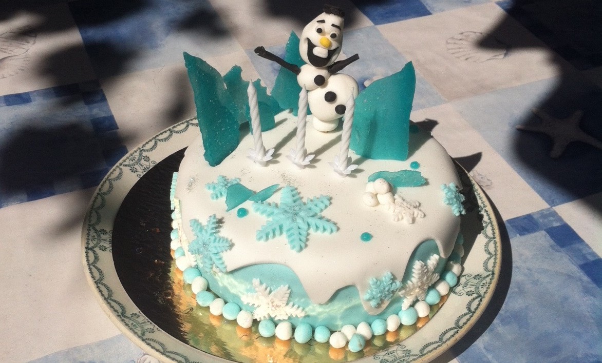 Gateaux Reine Des Neiges Et Leurs Cristaux Les Gourmandises De Nemo