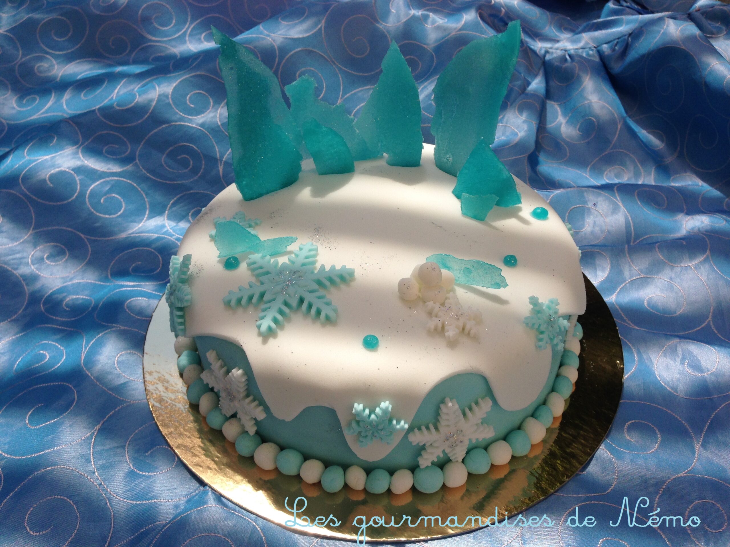 Gateaux Reine Des Neiges Et Leurs Cristaux Les Gourmandises De Nemo Gateaux Reine Des Neiges Et Leurs Cristaux Les Gourmandises De Nemo