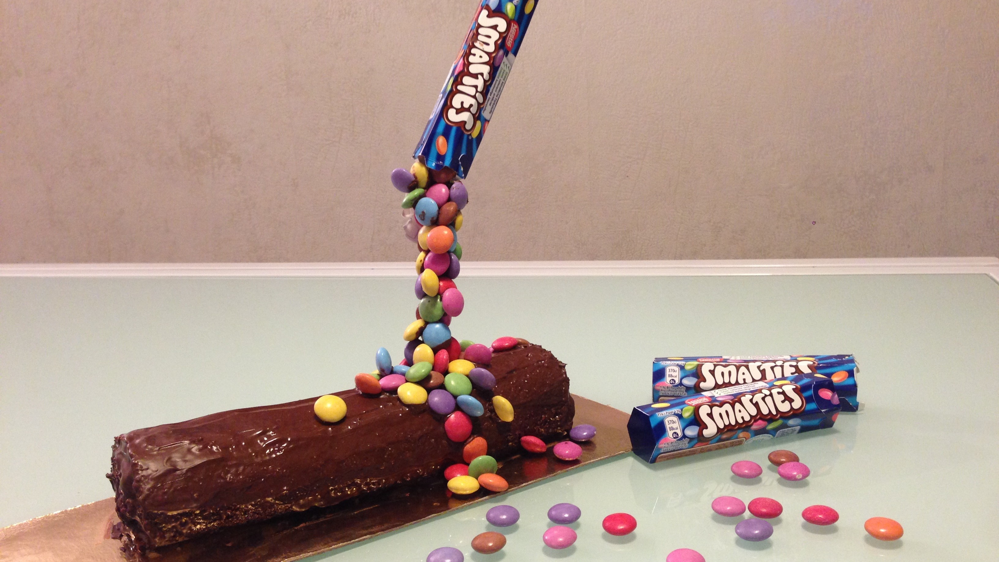 Gravity Buche Ou Buche De Noel Roulee Nutella Et Smarties Les Gourmandises De Nemo Gravity Buche Ou Buche De Noel Roulee Nutella Et Smarties Les Gourmandises De Nemo