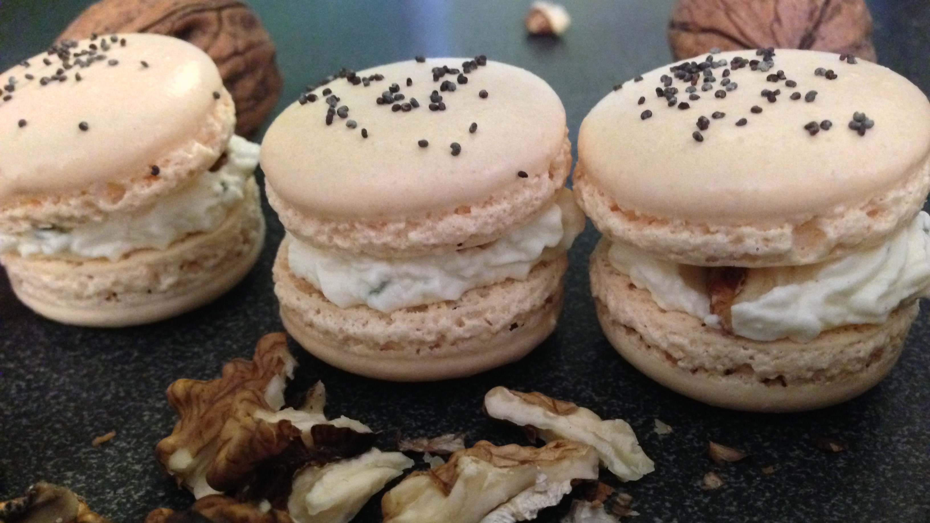 Macarons salés boursin et noix | Les Gourmandises de Némo