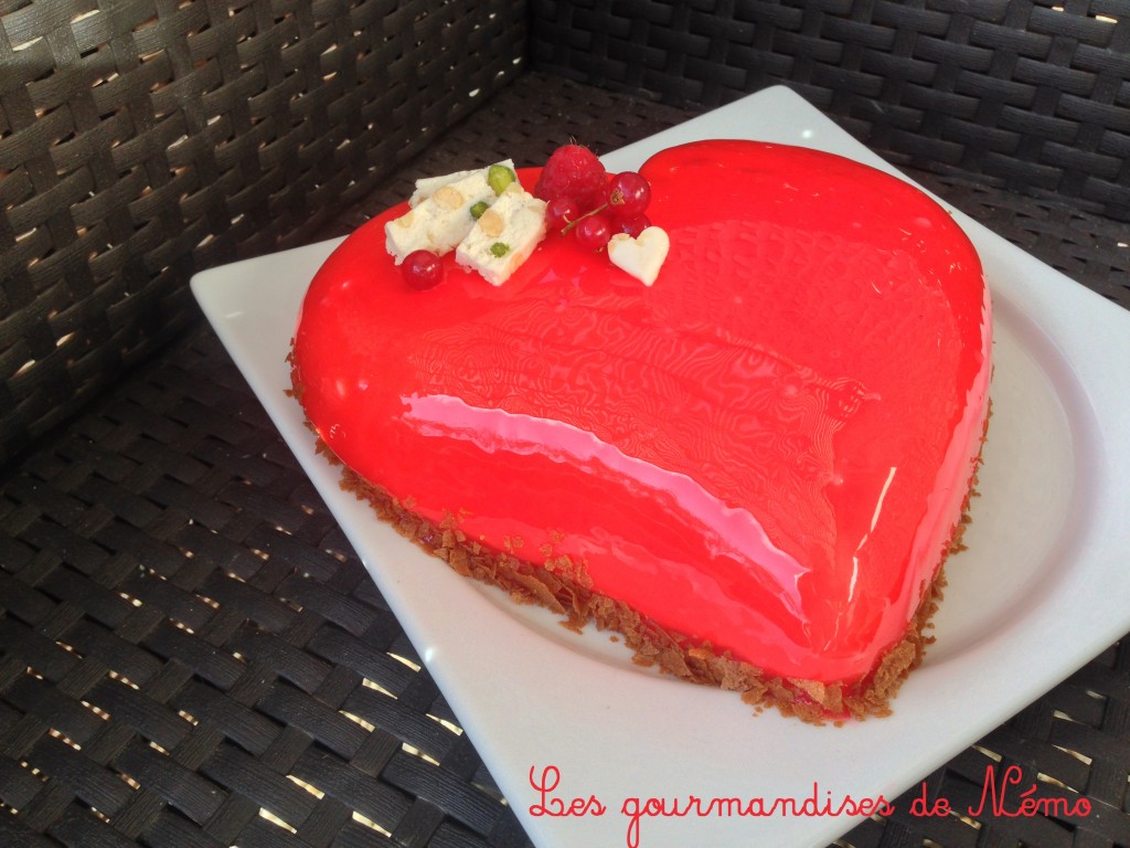 entremet coeur saint valentin, entremet framboise et nougat, glaçage miroir rose, glaçage miroir rouge, moule coeur saint valentin, recette de desserts en coeur saint valentin