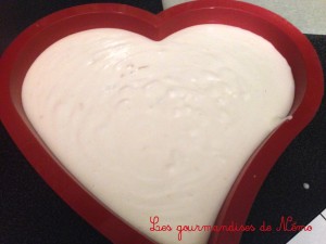insert framboise, entremet coeur saint valentin, entremet framboise et nougat, glaçage miroir rose, glaçage miroir rouge, moule coeur saint valentin, recette de desserts en coeur saint valentin