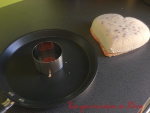 insert framboise, entremet coeur saint valentin, entremet framboise et nougat, glaçage miroir rose, glaçage miroir rouge, moule coeur saint valentin, recette de desserts en coeur saint valentin