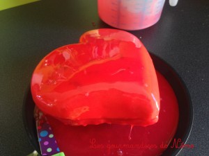 insert framboise, entremet coeur saint valentin, entremet framboise et nougat, glaçage miroir rose, glaçage miroir rouge, moule coeur saint valentin, recette de desserts en coeur saint valentin