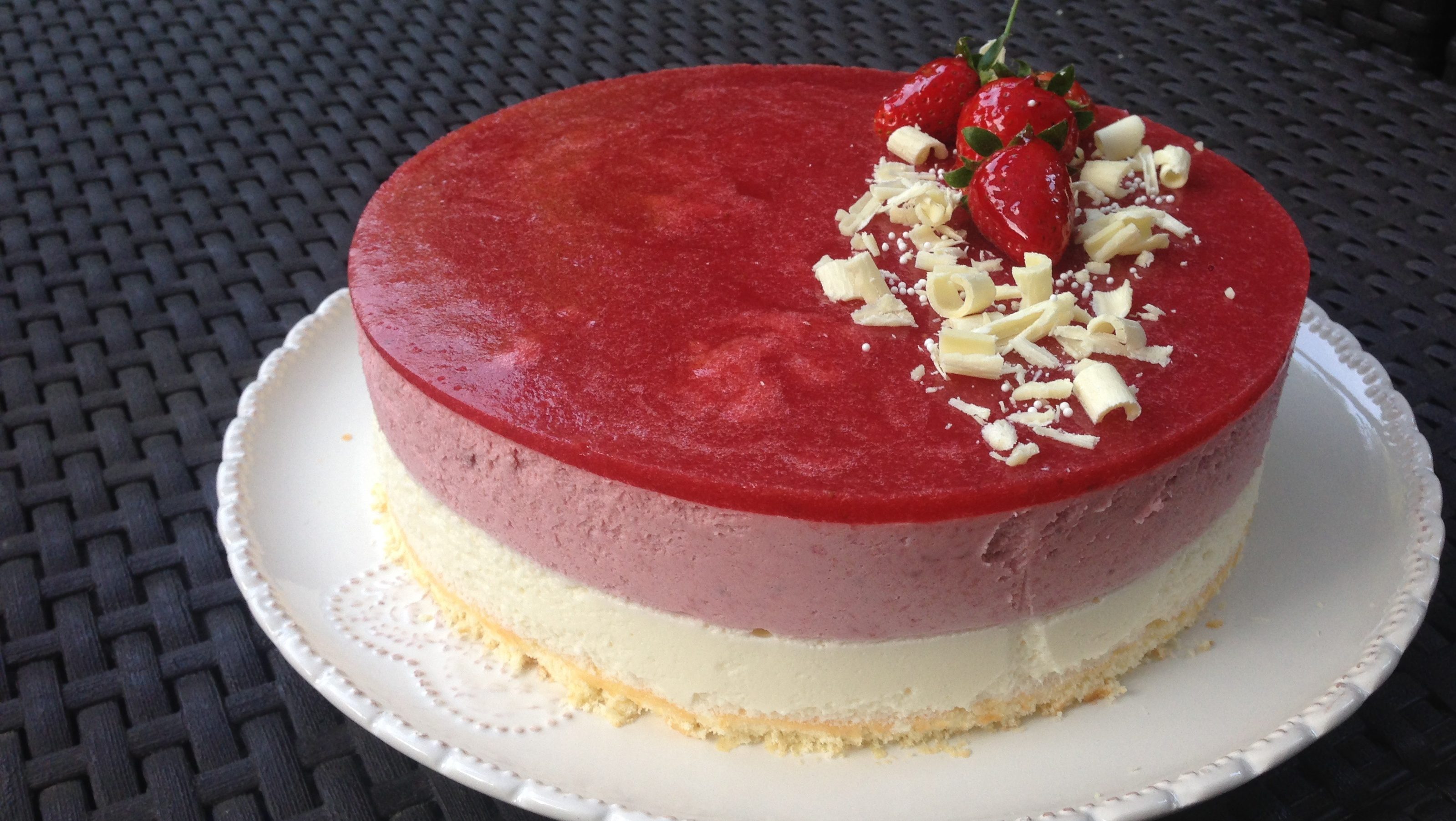 Entremet Fraise Et Chocolat Blanc Les Gourmandises De Nemo