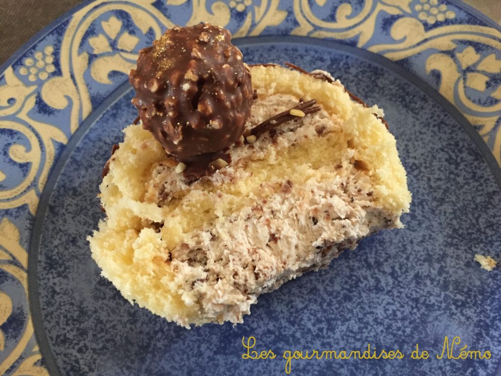 bûche ferrero rocher, recettes de buches de noel, recettes de buche facile, recettes de buches rapides, recettes rapides de desserts de noel, recettes avec des ferrero rochers, recettes de buche au chocolat, recette de buche legere, recette de buches avec mousse