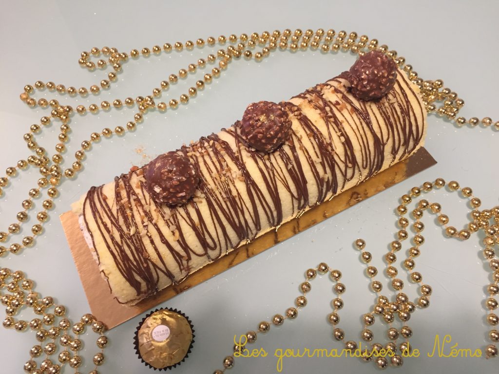 bûche ferrero rocher, recettes de buches de noel, recettes de buche facile, recettes de buches rapides, recettes rapides de desserts de noel, recettes avec des ferrero rochers, recettes de buche au chocolat, recette de buche legere, recette de buches avec mousse