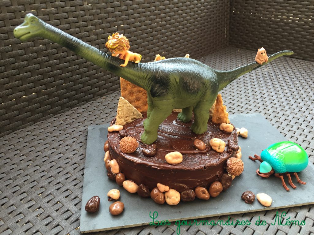 Gâteau Dinosaure Arlo sans pâte à sucre et Buttermilk chocolate Cake – Les  Gourmandises de Némo