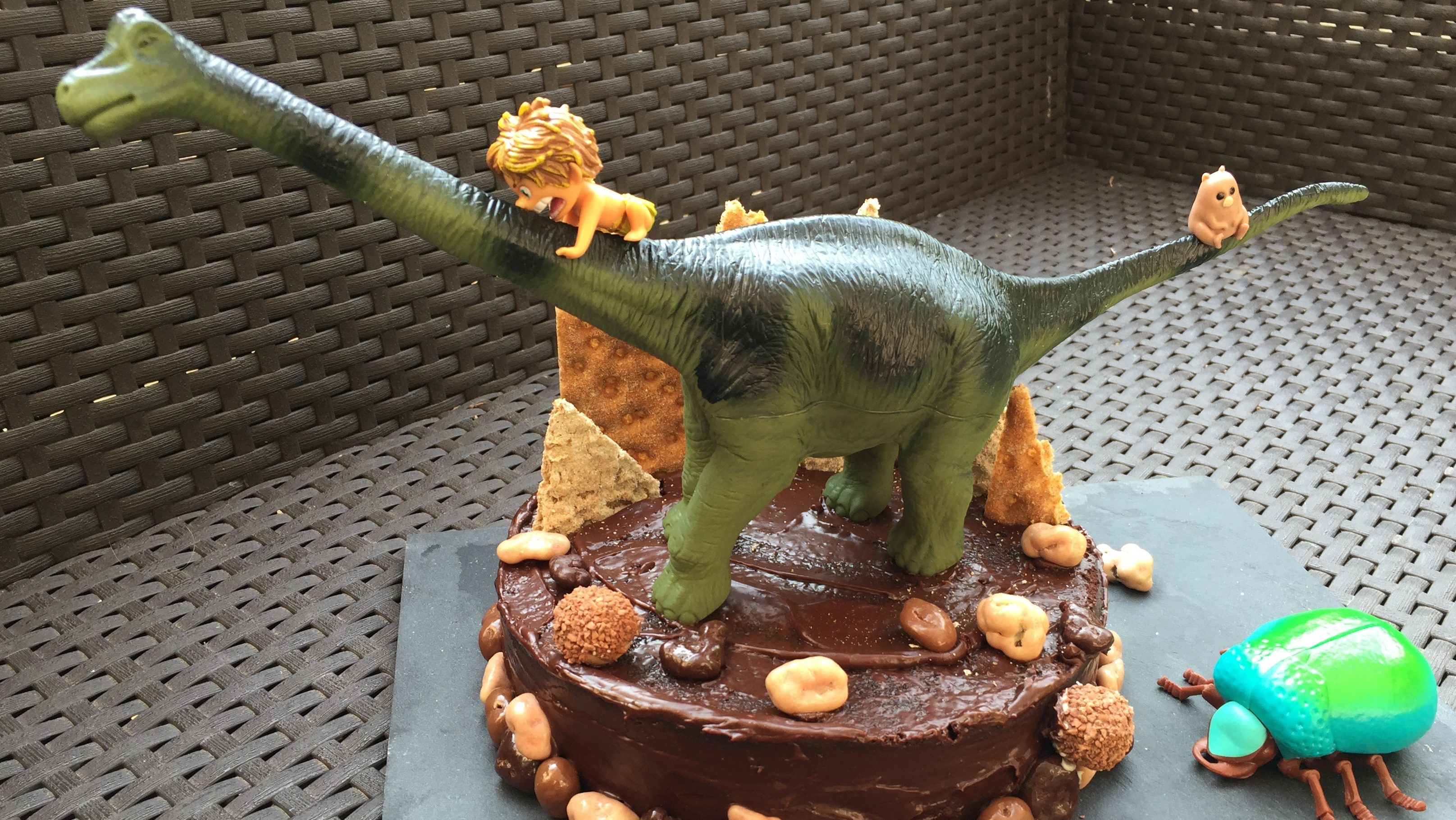 Gateau Dinosaure Arlo Sans Pate A Sucre Et Buttermilk Chocolate Cake Les Gourmandises De Nemo
